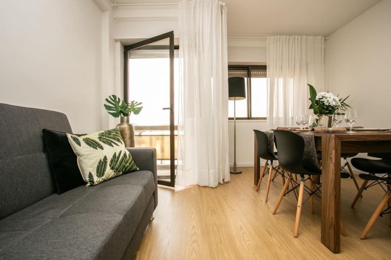 Aposentus - Elegant Functionality Porto Downtown Apartment Exterior photo